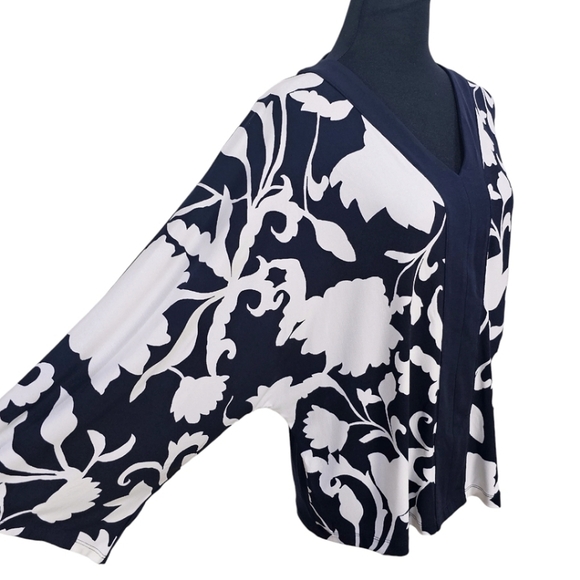 Chico's Knit Kit Colorblocked Floral Shadows Elbow Sleeves V-Neck Top Navy White - Picture 13 of 16